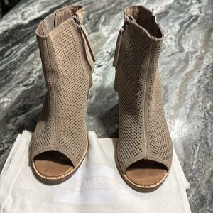 Tom’s Majorca peep toe bootie